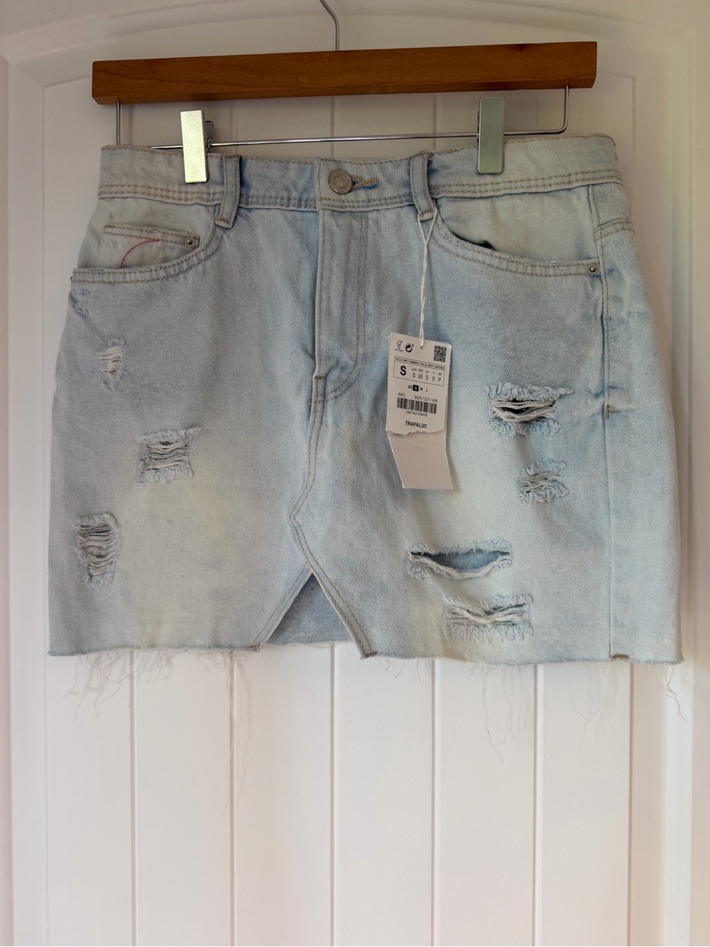 NWT Zara Trafaluc Distressed Light Wash Denim Mini Skirt Size S 26